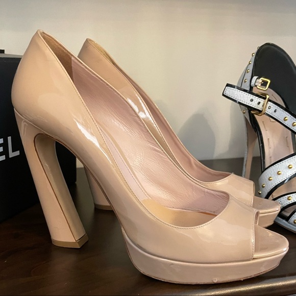 MIU MIU leather peep toe platform open toed heels. Natural color - Picture 1 of 4
